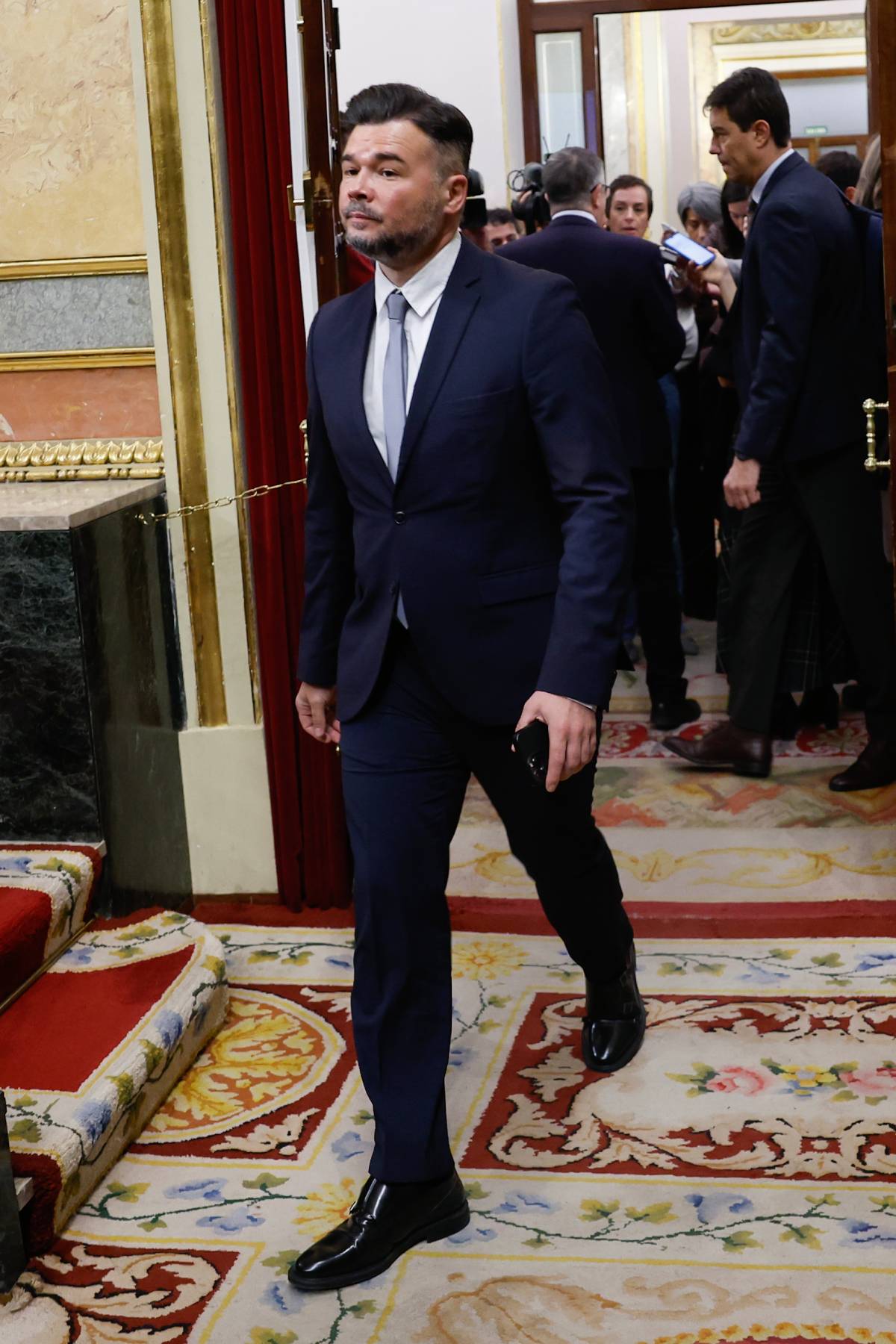 El portavoz de ERC, a su llegada al Congreso de los Diputados antes de una sesi&oacute;n plenaria. (Foto: Gtres)