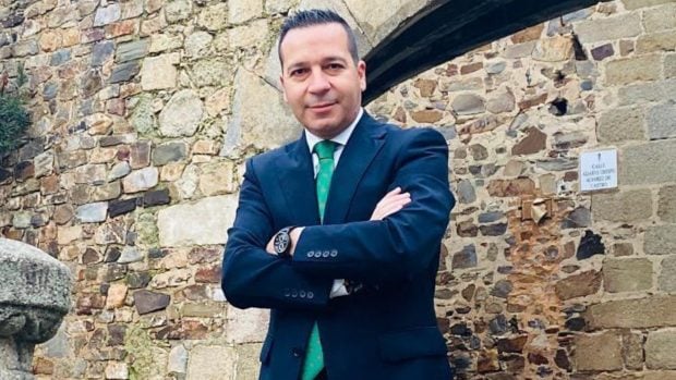 Óscar Fernández Calle en la parte antigua de Cáceres. (Foto. Redes Sociales)