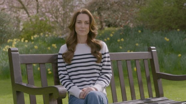 Kate Middleton en el vídeo con el que confirmó su enfermedad. (Foto: Gtres)
