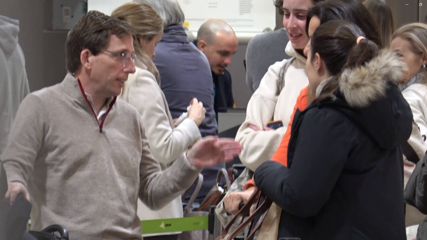 José Luis Martínez Almeida y Teresa Urquijo en el aeropuerto. (Foto: Gtres)