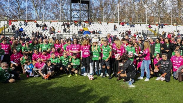 Foto de grupo del partido. (Foto: Gtres)