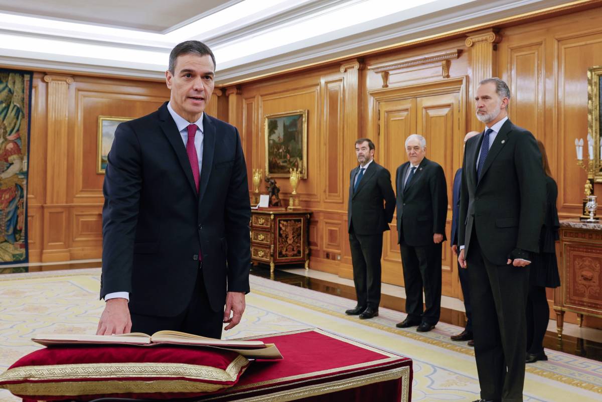 Pedro S&aacute;nchez, junto al Felipe VI, en el Palacio de la Zarzuela tras su designaci&oacute;n como presidente del Gobierno, en junio de 2018. (Foto: Gtres)