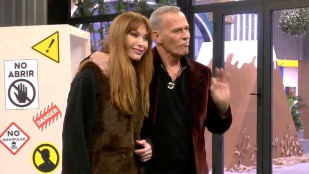 Carlos y Cristina se mostraron de lo m&aacute;s c&oacute;mplices en la gala. (Foto: Telecinco)