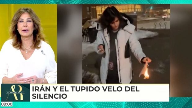 Ana Rosa Quintana presentando su programa. (Foto: Telecinco)