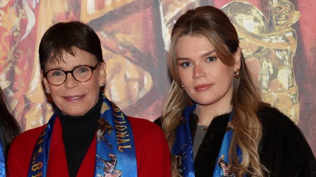 Estefan&iacute;a de M&oacute;naco y su hija en el circo en Montecarlo. (Foto: Gtres)