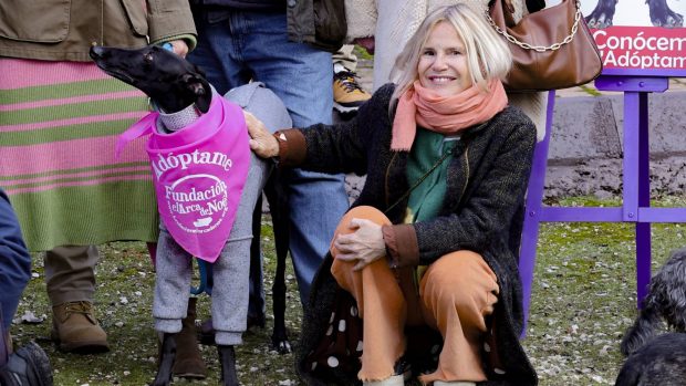 Eugenia Martínez de Irujo con una mascota. (Foto: Gtres)