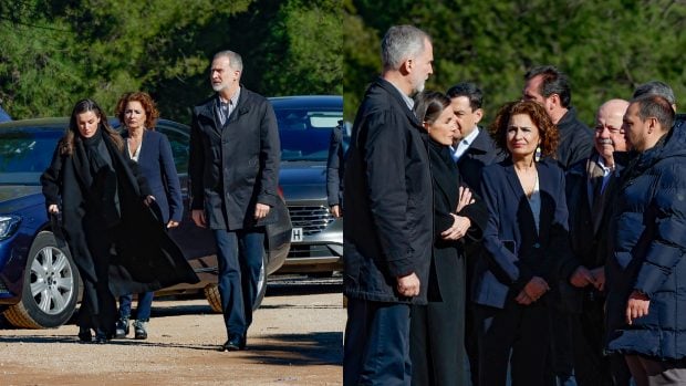 Felipe VI y Do&ntilde;a Letizia en su llegada a Adamuz. (Foto: Gtres)