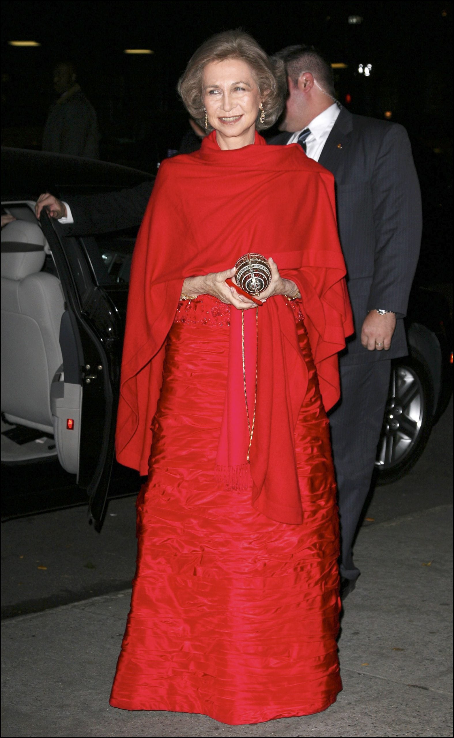 La Reina Sofía luciendo un vestido de Valentino. (Foto: Gtres)