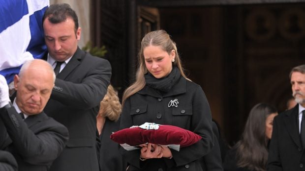 Irene Urdangarin emocionada en el funeral de Irene de Grecia. (Foto: Gtres)