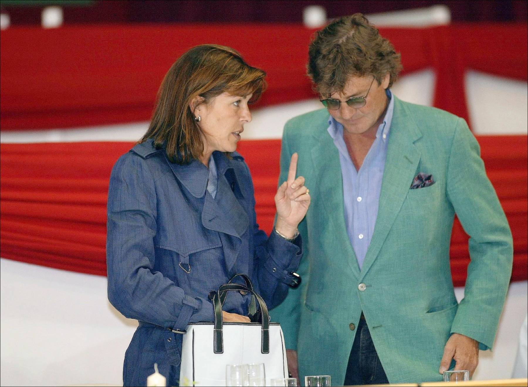 Ernesto de Hannover y Carolina de M&oacute;naco durante unas vacaciones. (Foto: Gtres)