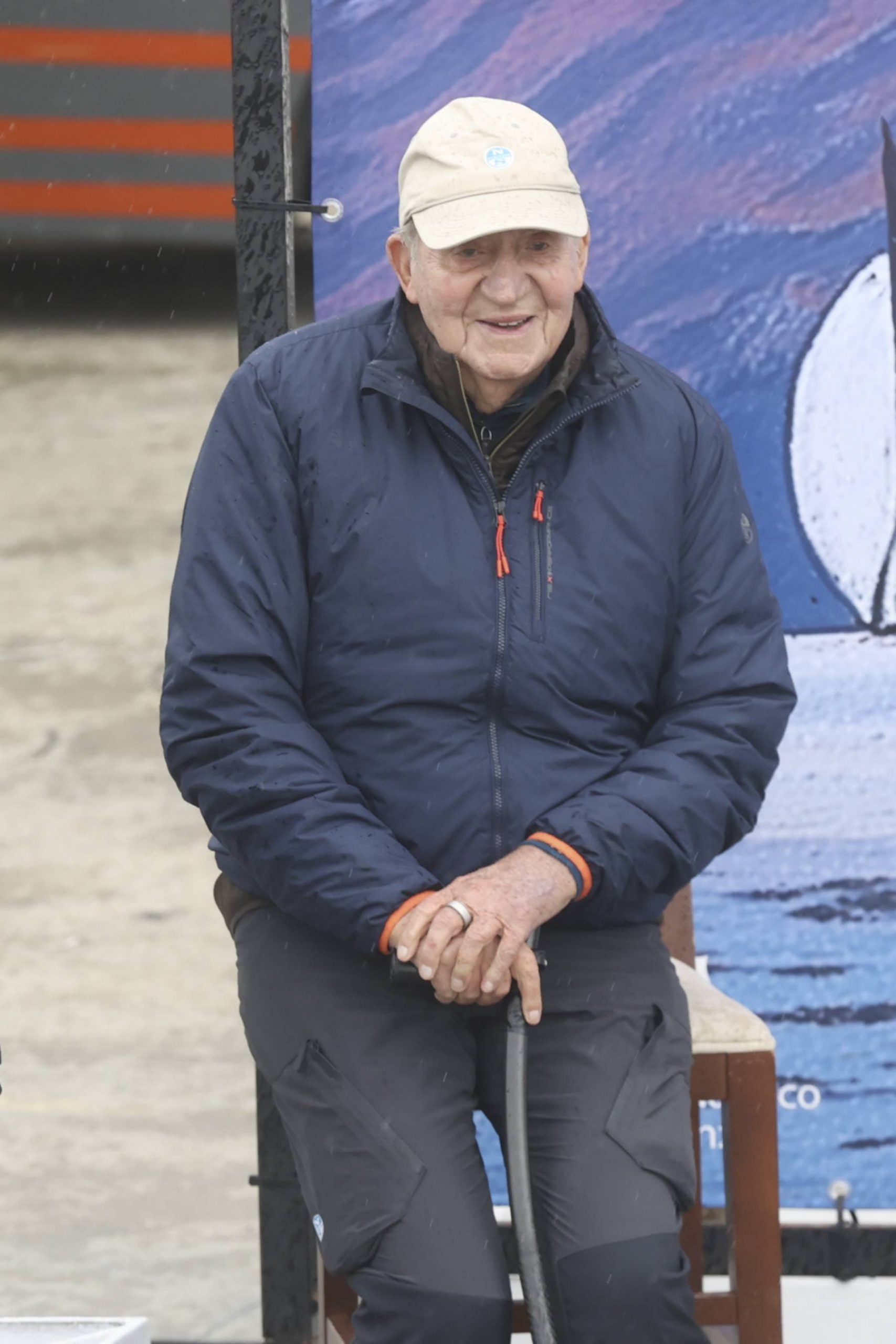 Juan Carlos I en el centro de Sangenjo. (Foto: Gtres)