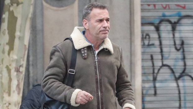 Carlos Lozano por las calles de Madrid. (Foto: Gtres)