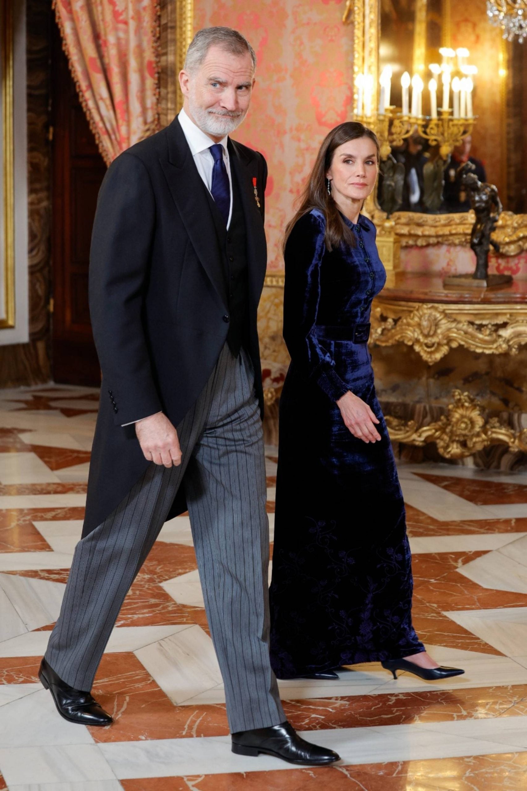 Los Reyes Felipe y Letizia en un acto oficial. (Foto: Gtres)