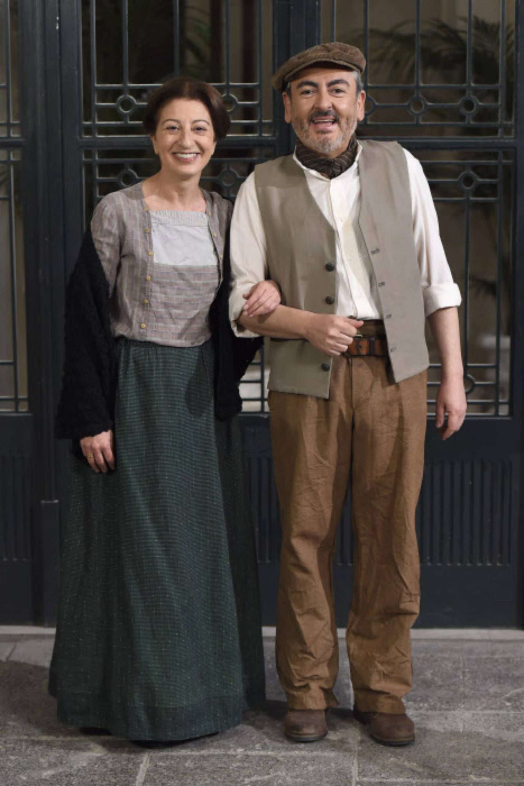 Aurora S&aacute;nchez y David Muro durante el estreno de 'Acacias 38'. (Foto: Gtres)