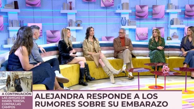 Alejandra Rubio en 'Vamos a ver' con sus compa&ntilde;eros. (Foto: Telecinco)