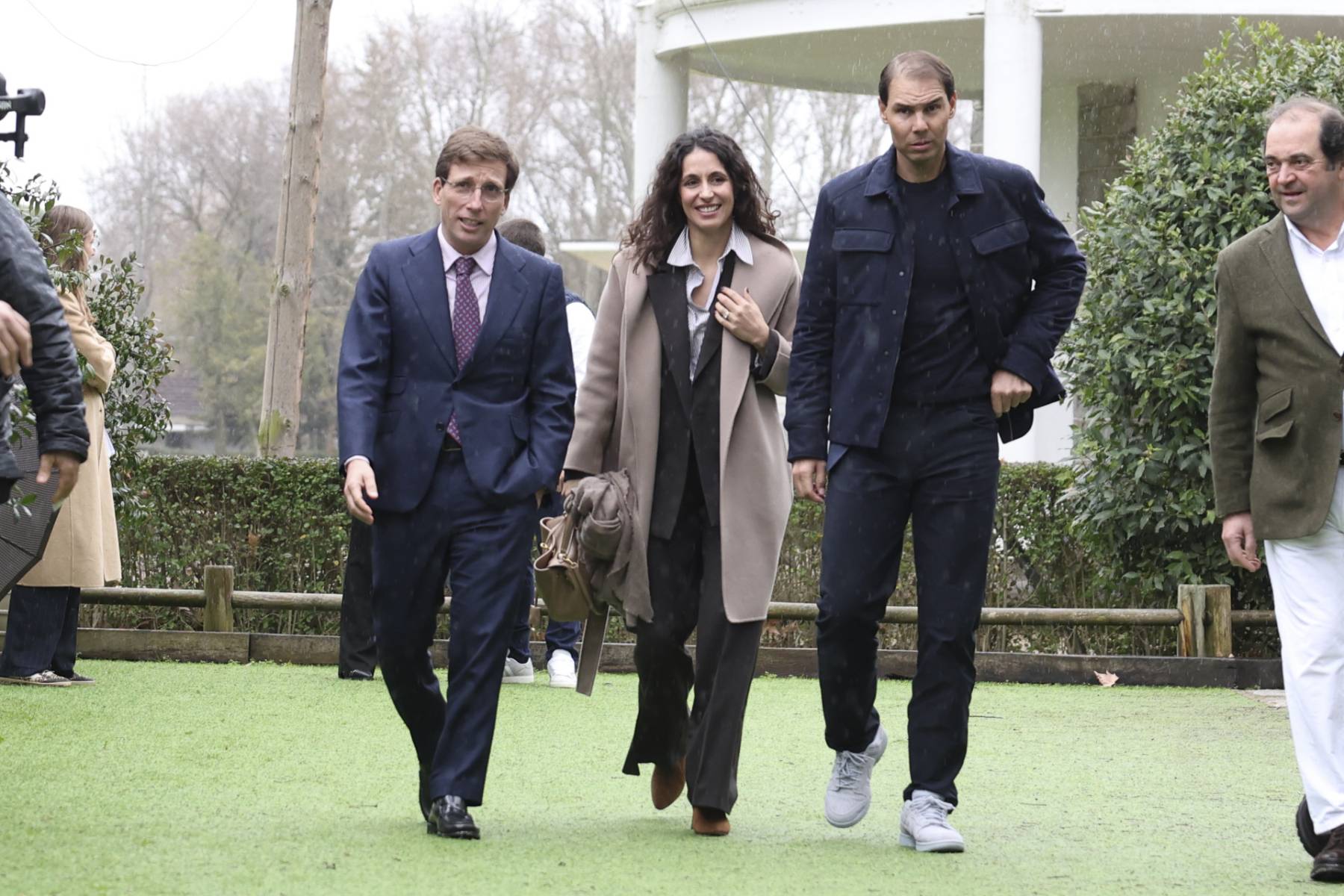 Jos&eacute; Luis Mart&iacute;nez-Almeida, Xisca Perell&oacute; y Rafa Nadal en Madrid. (Foto: Gtres)