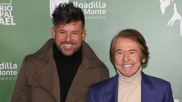 Raphael junto a Pablo L&oacute;pez. (Foto: Gtres)