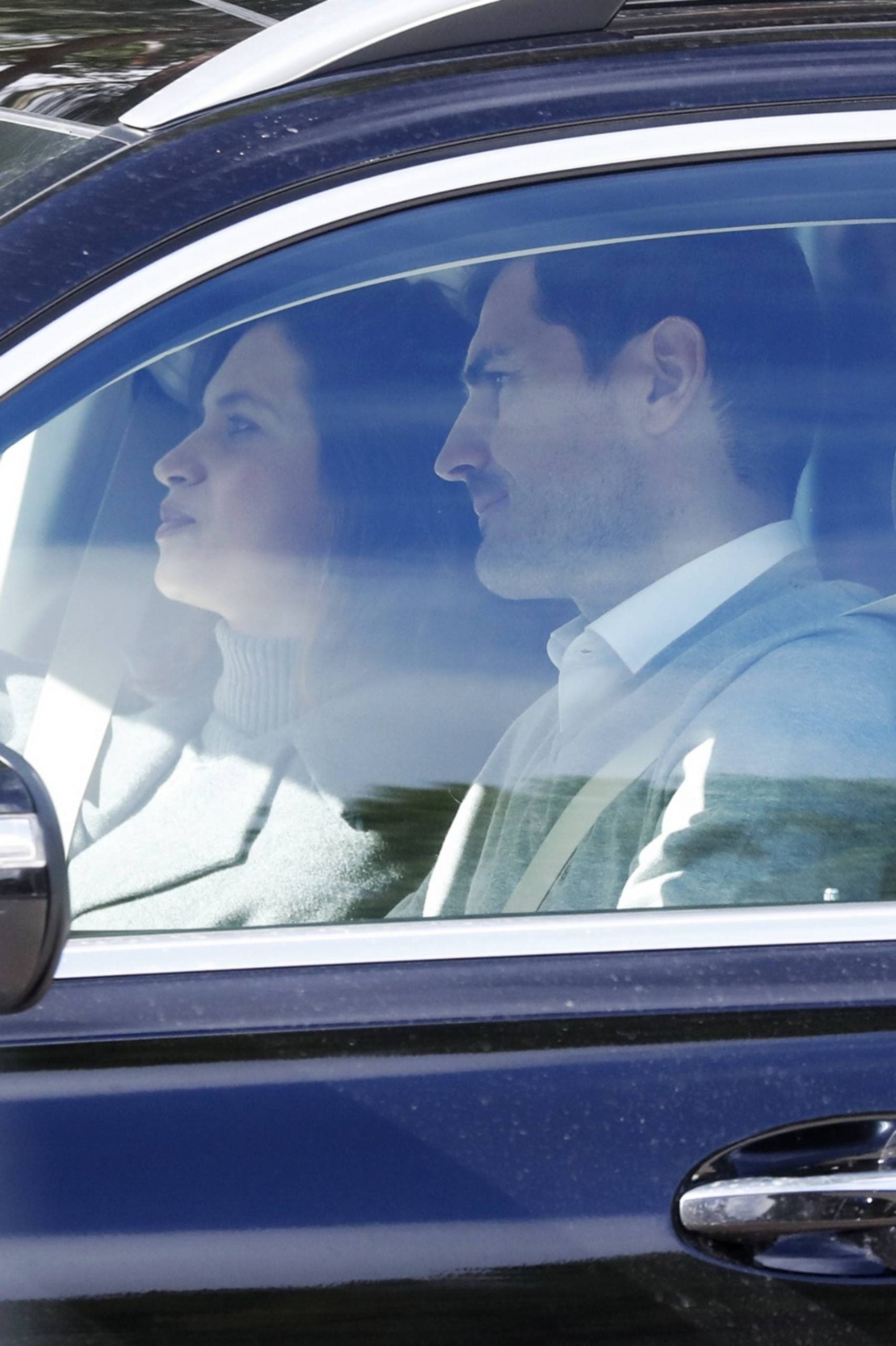 Sara Carbonero e Iker Casillas en el interior de un veh&iacute;culo. (Foto: Gtres)
