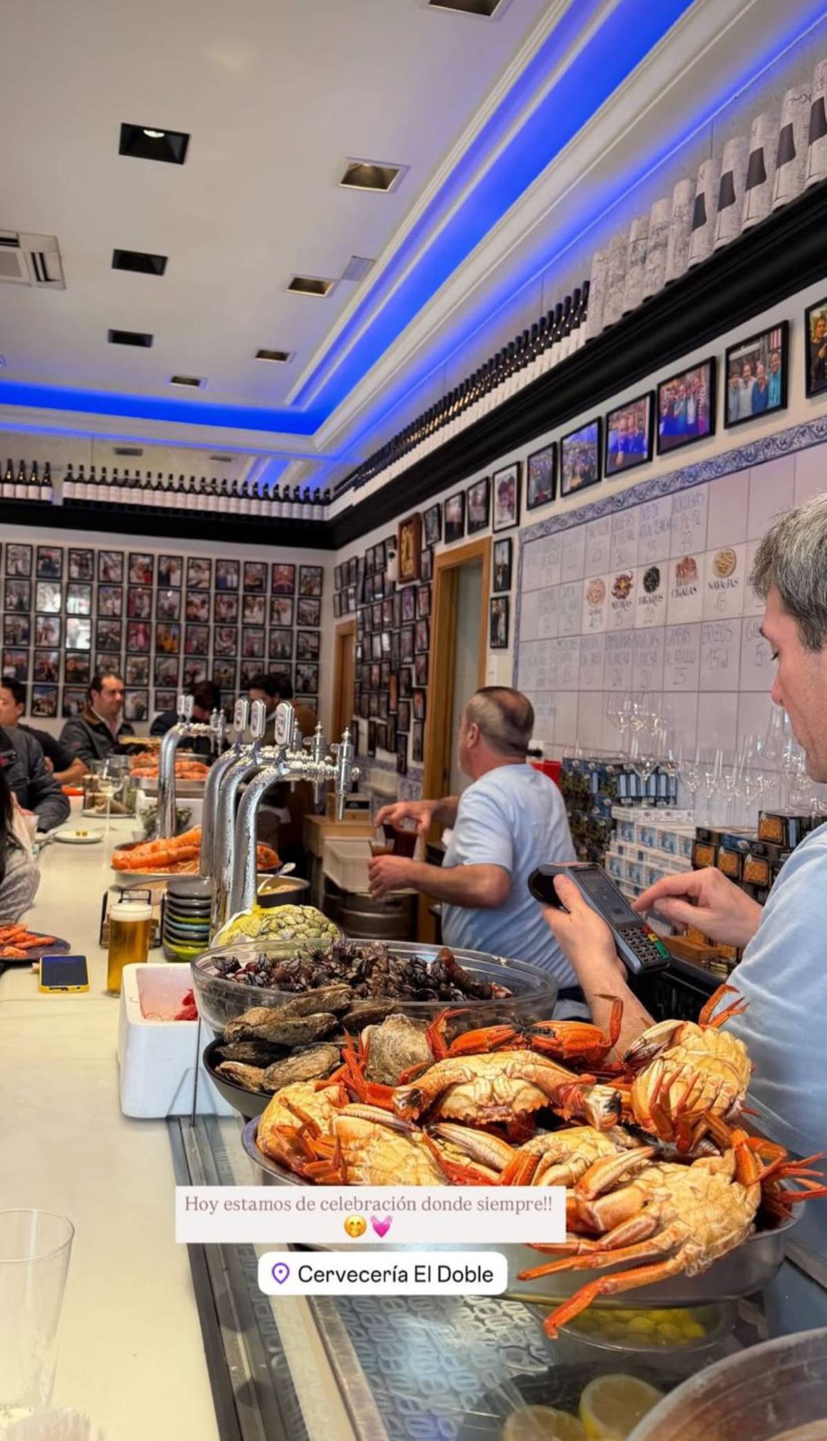 La jornada festiva arranc&oacute; en la popular cervecer&iacute;a El Doble. (Foto: Redes Sociales)