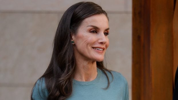 Los pendientes que ha lucido la Reina Letizia en Huesca. (Foto: Gtres)