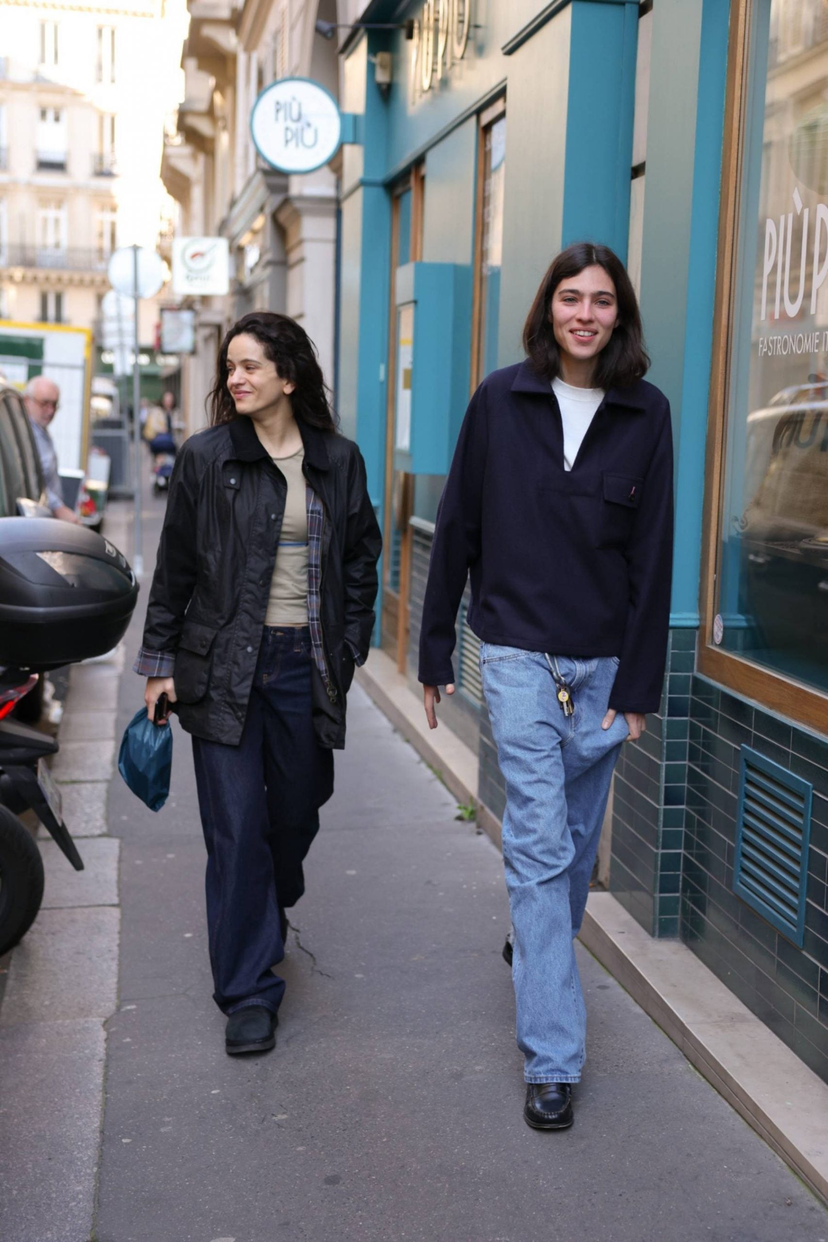 Rosal&iacute;a y Loli Bah&iacute;a en Par&iacute;s. (Foto: Gtres)