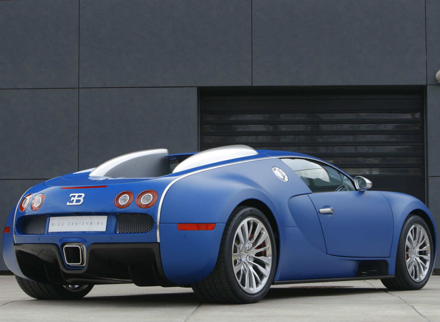 Bugatti Veyron Blue Centenaire