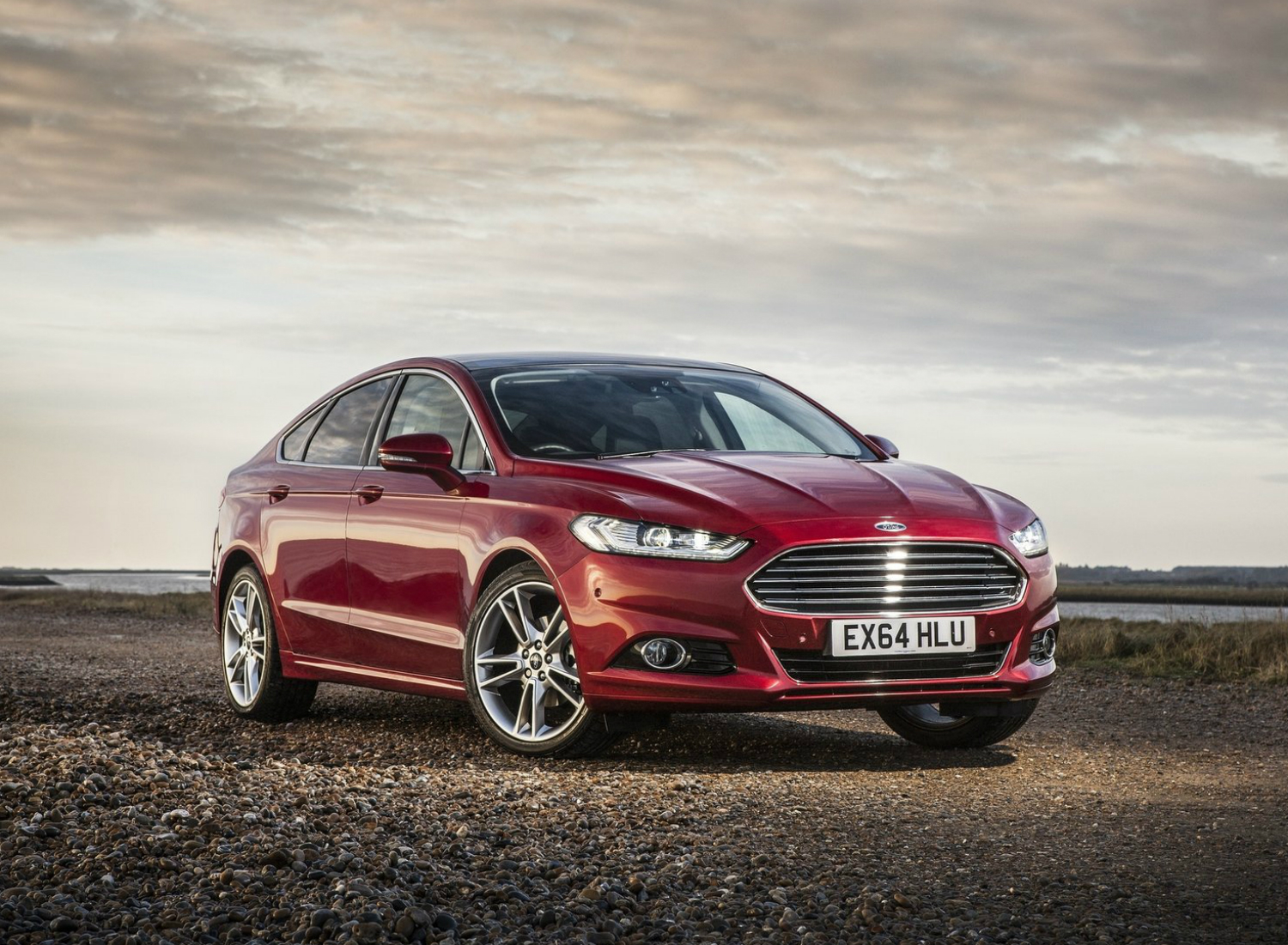 Ford-Mondeo_2015