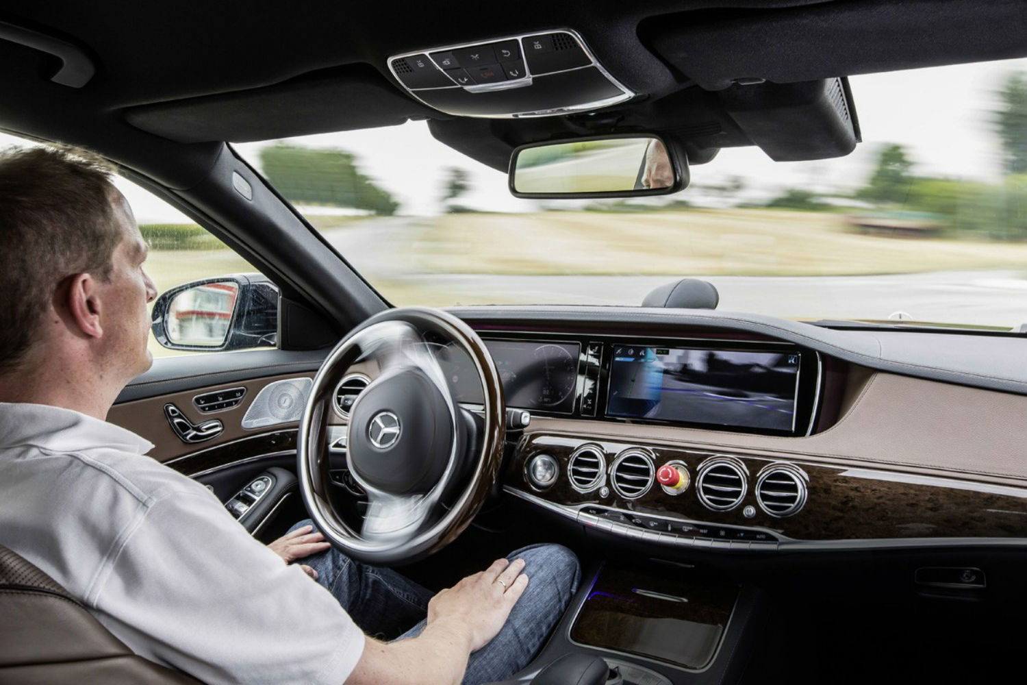Mercedes-Benz-S500-Intelligent-Drive