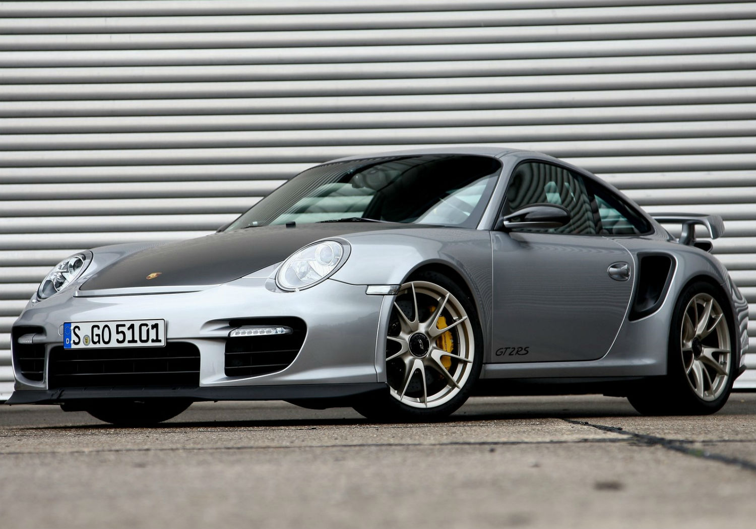 Porsche-911_GT2_RS