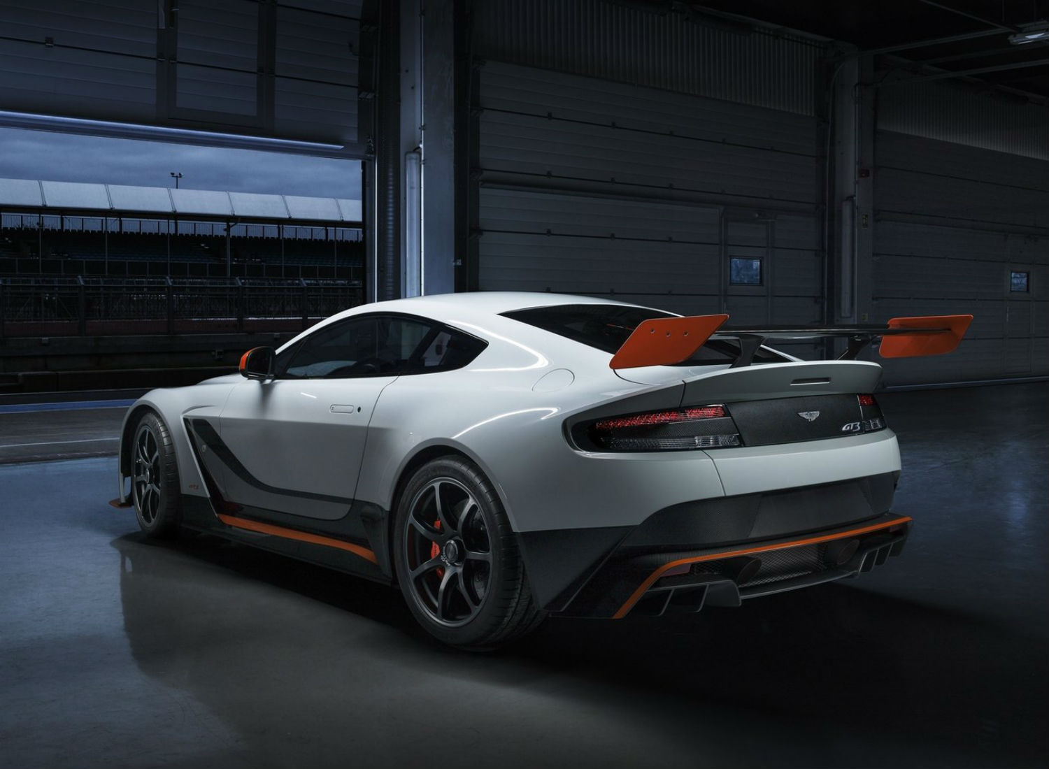 Aston Martin Vantage GT12 2