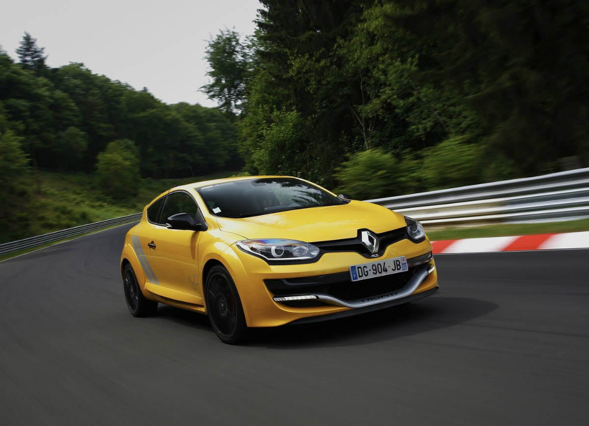 Renault-Megane_RS_275