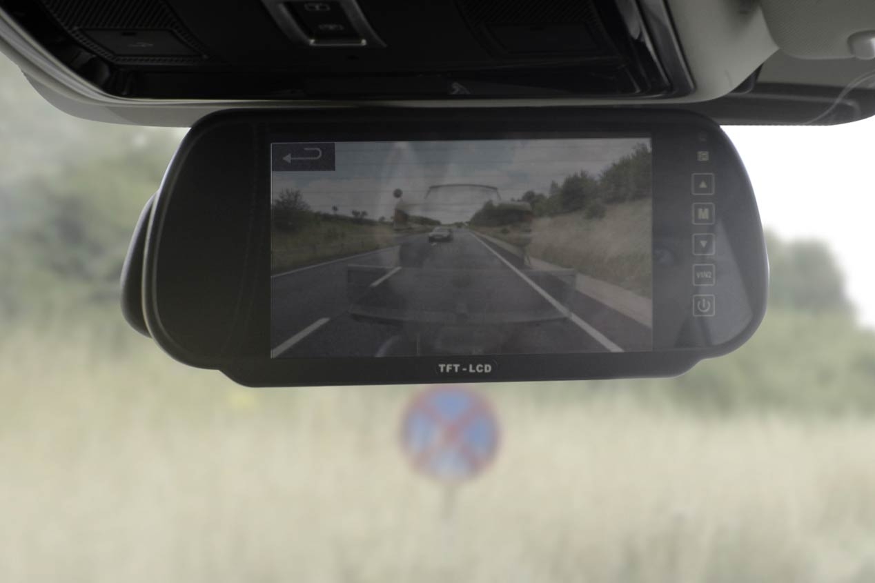 Land Rover Transparent Trailer 2