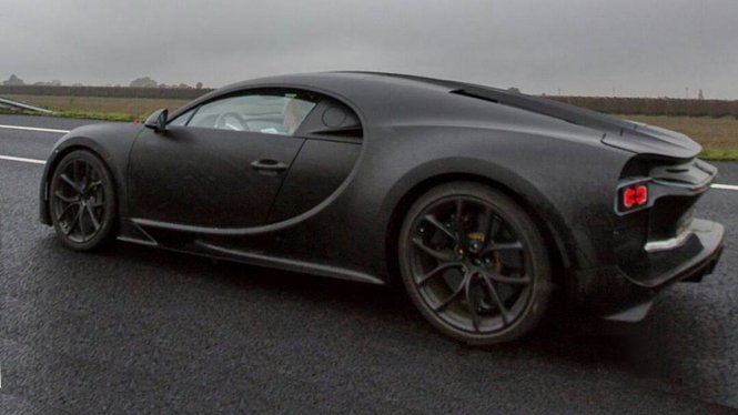Bugatti Chiron espia