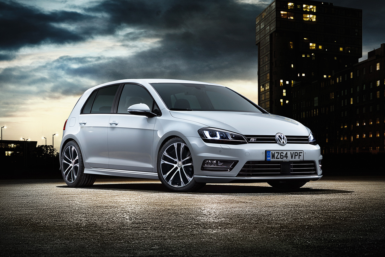 Volkswagen Golf R-Line Edition 1