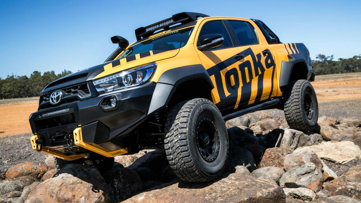 El nuevo Toyota Hilux Tonka Concept cuenta con argumentos más que suficientes para enfrentarse con éxito a cualquier dificultad orográfica.