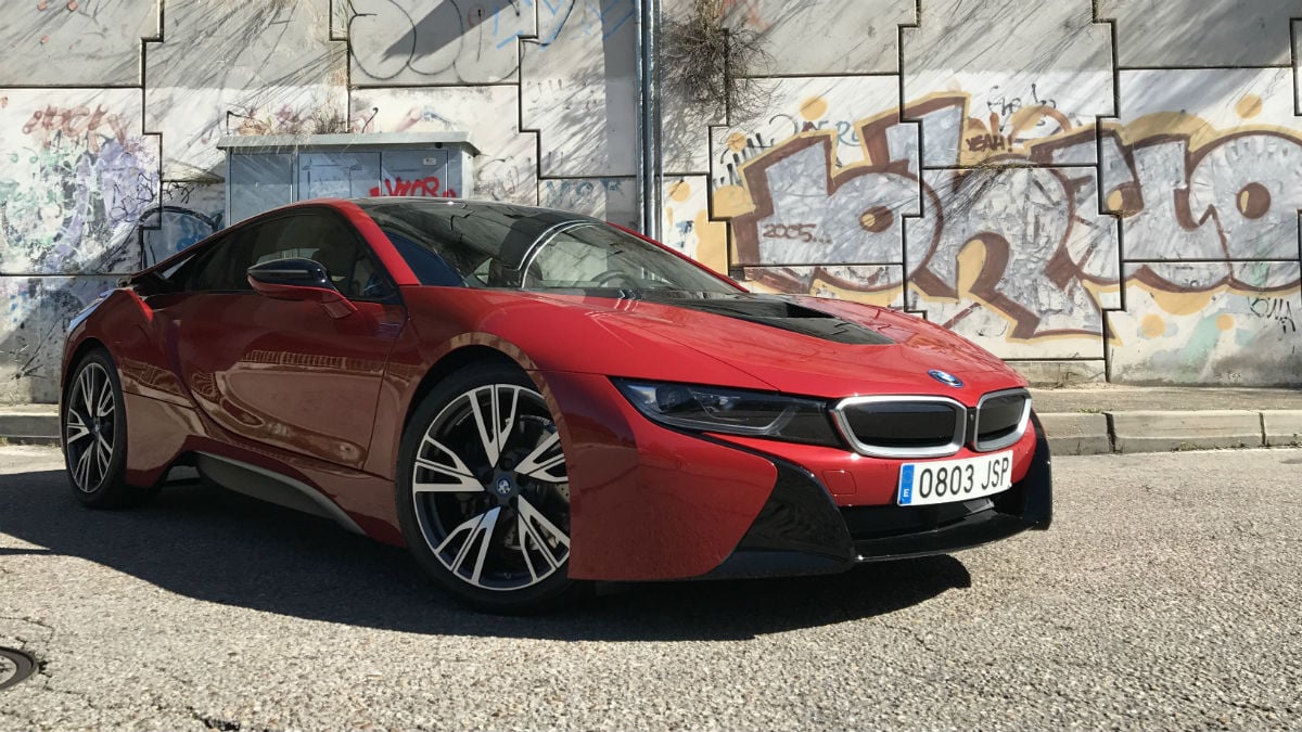 Probamos el BMW i8, un deportivo con mayúsculas que encierra dentro de sí una tecnología más propia del futuro.