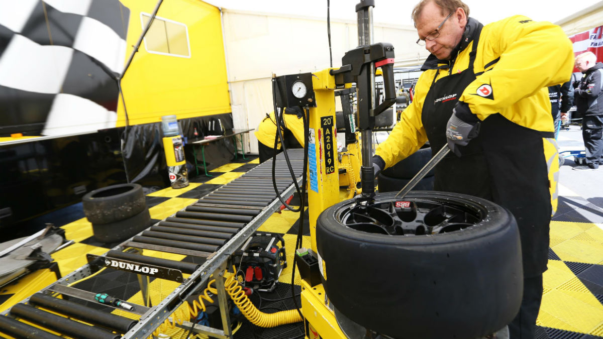 Nada más y nada menos que 4.000 neumáticos son necesarios para la disputa de una carrera de resistencia como las 24 horas de Nürburgring.