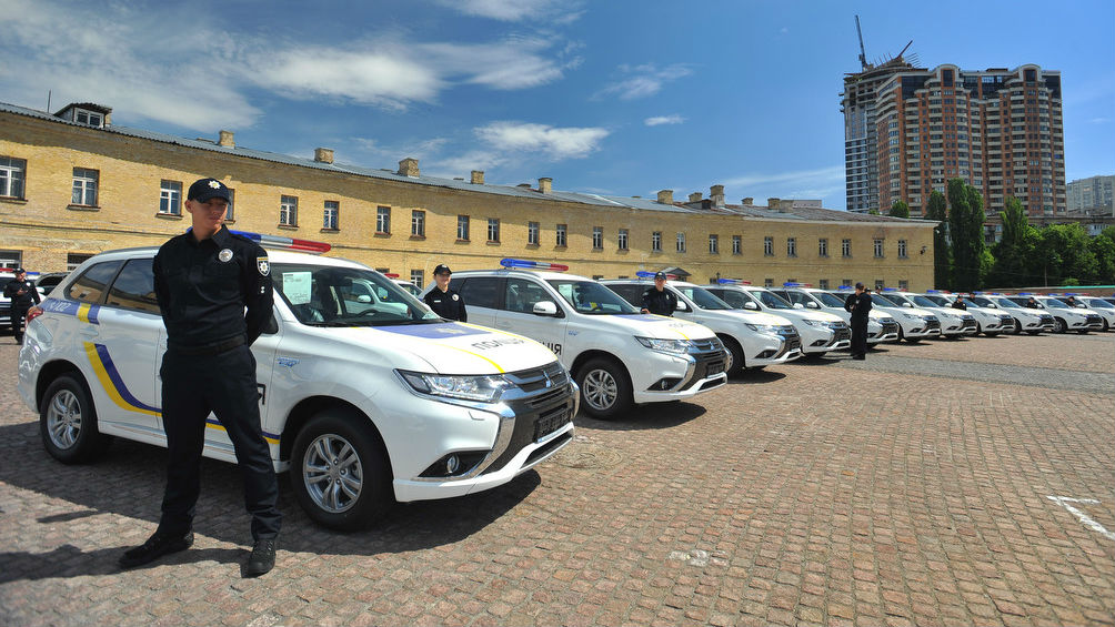 El Mitsubishi Outlander PHEV es el último fichaje de la policía de Ucrania para realizar las labores diarias que se presenten.