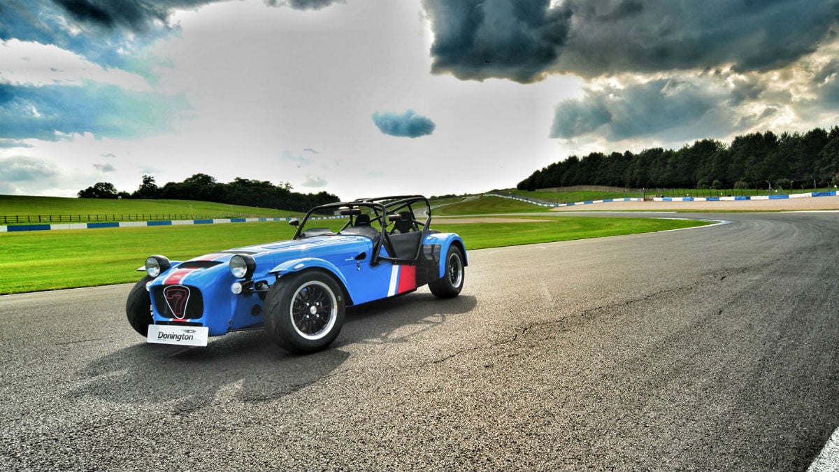 El Caterham Seven 420R Donington Edition llega para homenajear los 60 años del modelo y los 40 del mítico trazado británico.