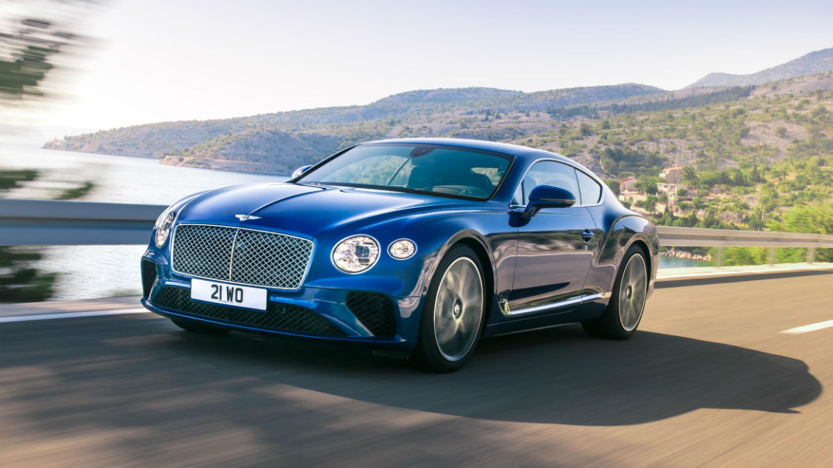 El nuevo Bentley Continental GT debuta con muchas e interesantes novedades que le mantienen como uno de los coches más lujosos y rápidos de todos cuantos existen.