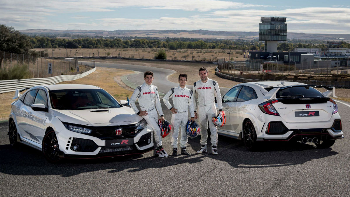 Marc Márquez y Dani Pedrosa han recibido una unidad cada uno del Honda Civic Type R, que desde ahora será su coche de calle.