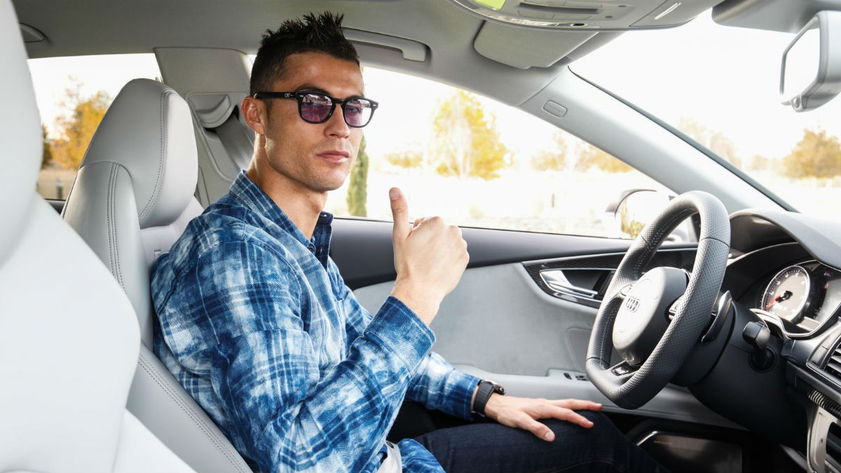 Los jugadores del Real Madrid han recibido un año más sus ‘coches de empresa’, siendo los SUVs de la marca alemana los más solicitados. ¿Cristiano Ronaldo? Él se queda con el RS 7 de 605 CV.