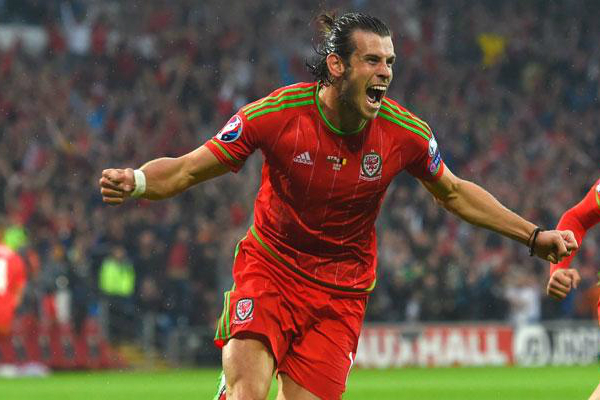 Gareth Bale celebra un gol con la selección galesa