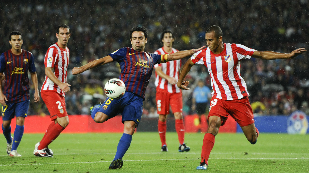 Xavi Hernández, en un duelo contra el Atlético. (Getty)