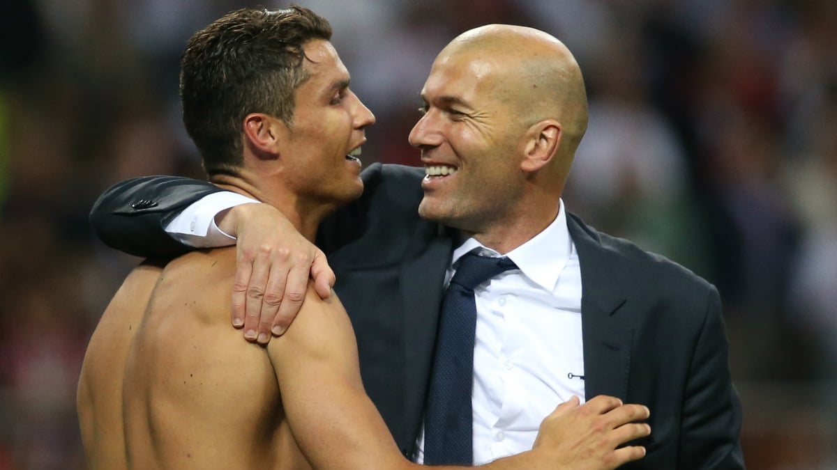 Cristiano se abraza con Zidane tras marcar el penalti decisivo. (Reuters)