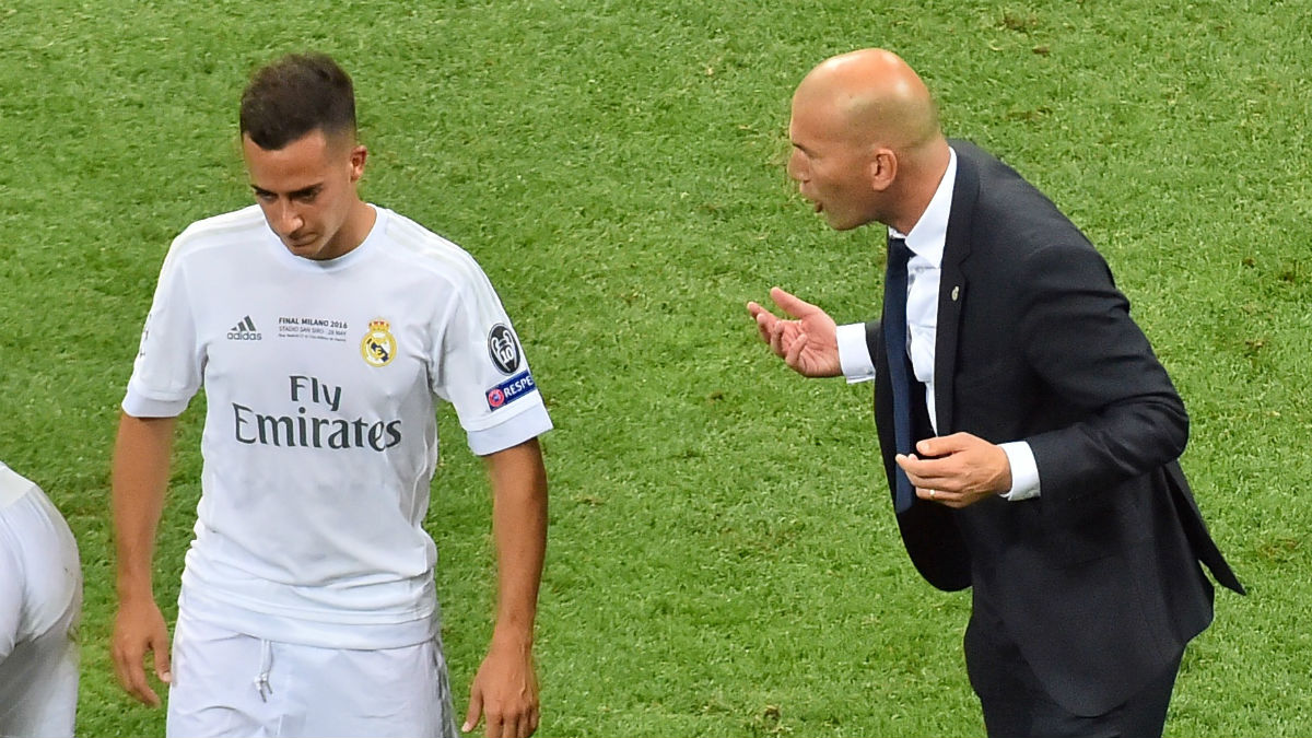 Zidane y Lucas Vázquez en la final de Milán. (AFP)