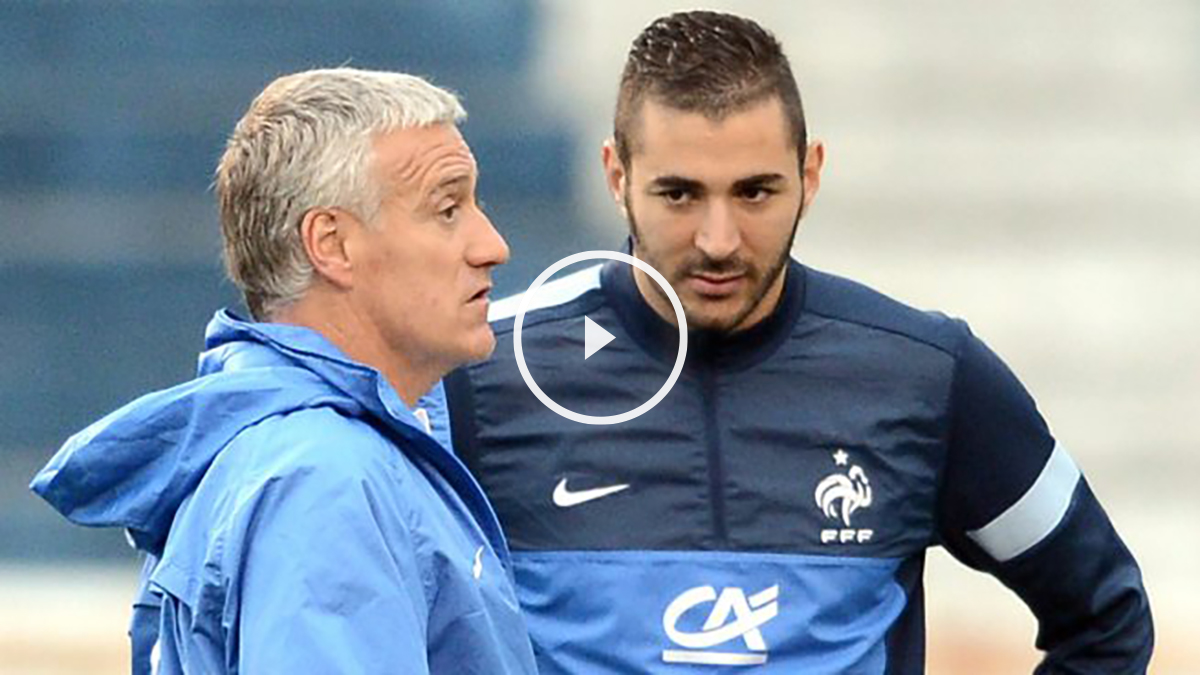 Benzema y Deschamps durante una concentración de Francia. (AFP)