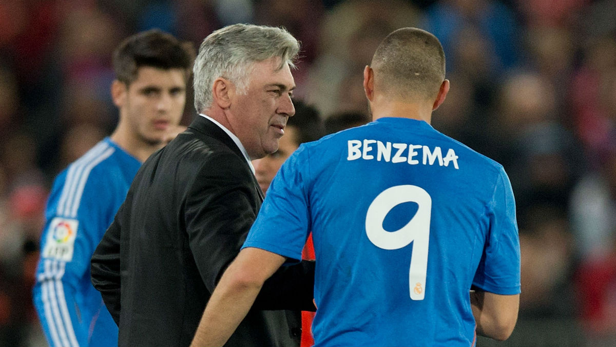 Ancelotti y Benzema, en un partido de Liga. (Getty)