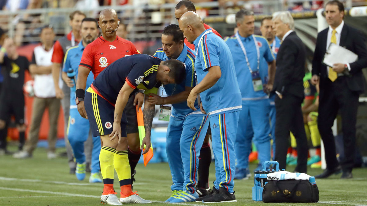 James Rodríguez, tras lesionarse en el hombro ante Estados Unidos. (AFP)
