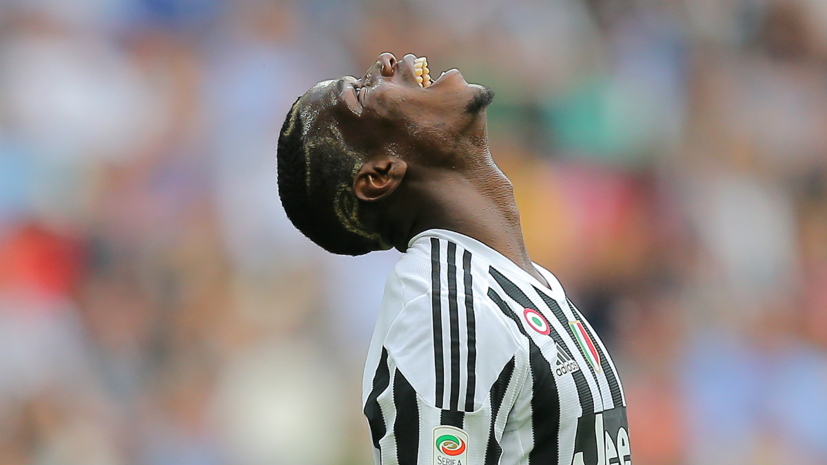 Pogba mira al cielo en un partido con la Juve. (AFP)